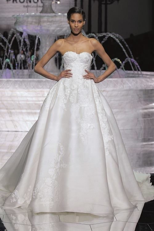 Gown, Wedding dress, Fashion model, Clothing, Dress, Bridal clothing, Bridal party dress, Haute couture, Shoulder, Bride, 