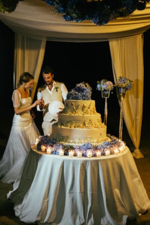 Wedding cake, Cake, Cake decorating, Icing, Sugar paste, Fondant, Wedding ceremony supply, Buttercream, Yellow, Dessert, 