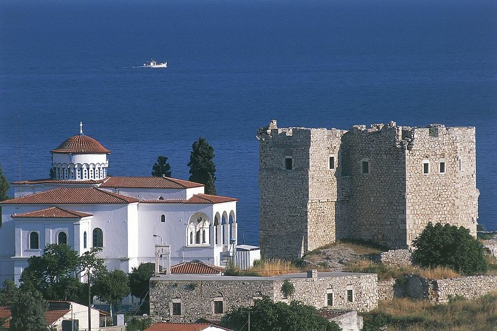Landmark, Sky, Architecture, Building, Historic site, Sea, Tower, Tourism, Medieval architecture, Fortification, 