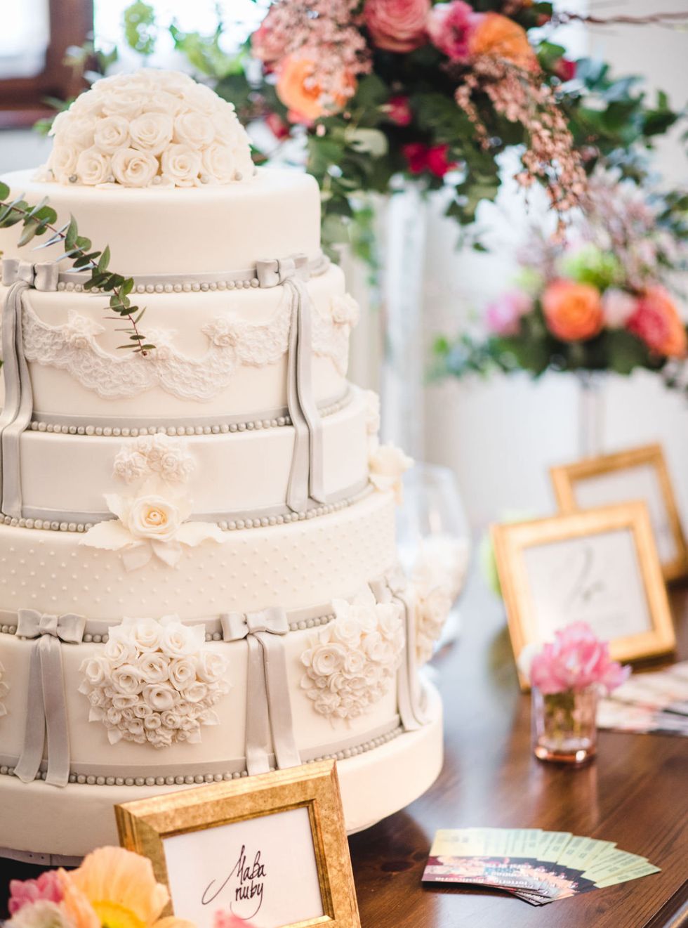 Wedding cake, Cake, Sugar paste, Buttercream, Cake decorating, Pink, Sugar cake, Yellow, Icing, Food, 