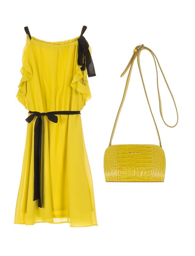 vestito per matrimonio giallo con dettagli black e borsa a tracolla stampa cocco