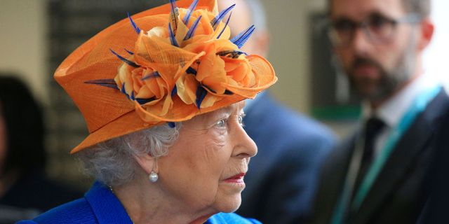 La Regina Elisabetta visita le vittime di Manchester
