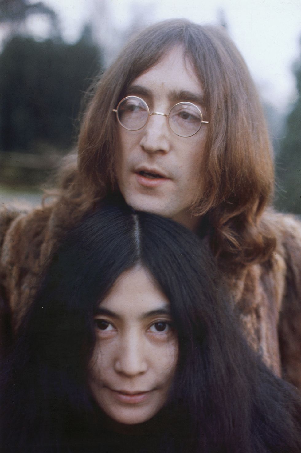 John Lennon (1940 - 1980) e Yoko Ono, nel dicembre del 1968.