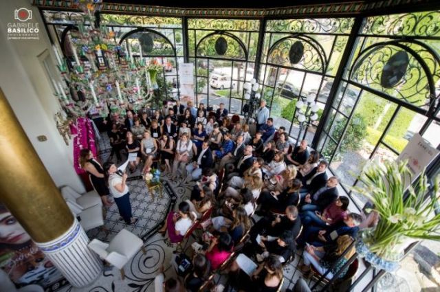 Crowd, Arch, Flowerpot, Houseplant, Customer, Restaurant, 