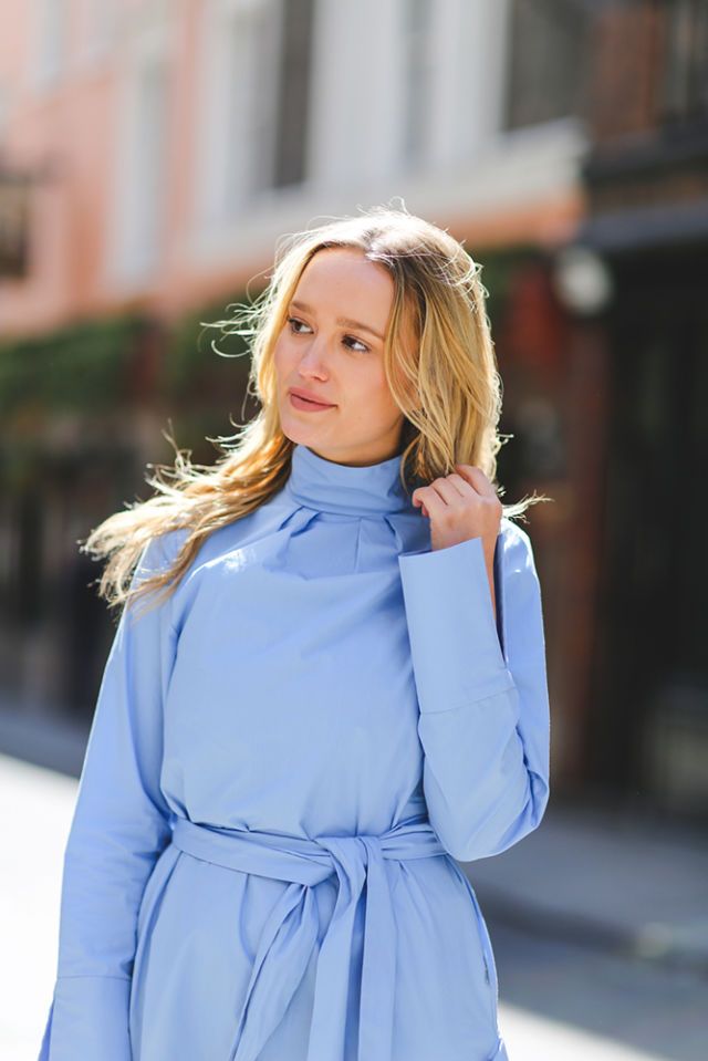 Hair, Blue, Street fashion, Clothing, Blond, Cobalt blue, Shoulder, Coat, Electric blue, Fashion, 