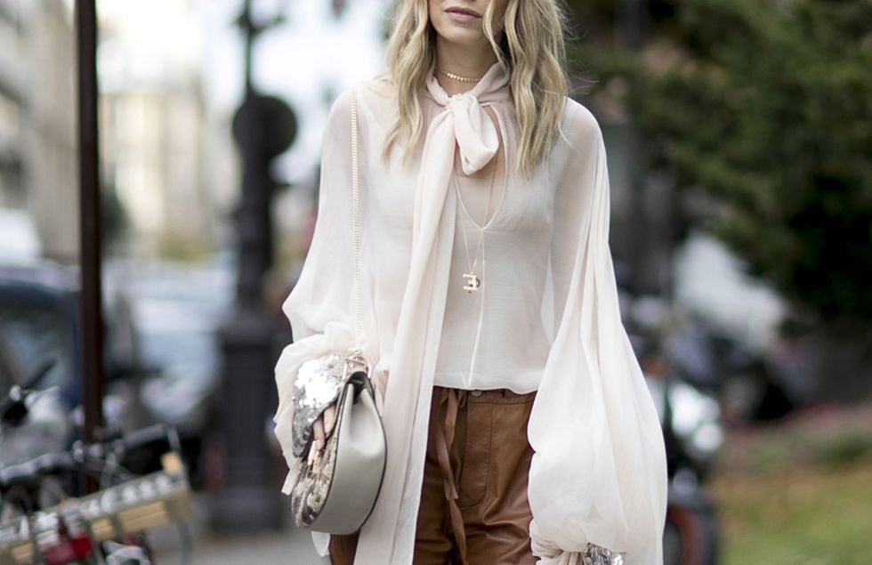 Sleeve, Textile, Outerwear, Collar, Bag, Style, Street fashion, Fashion, Luggage and bags, Beige, 