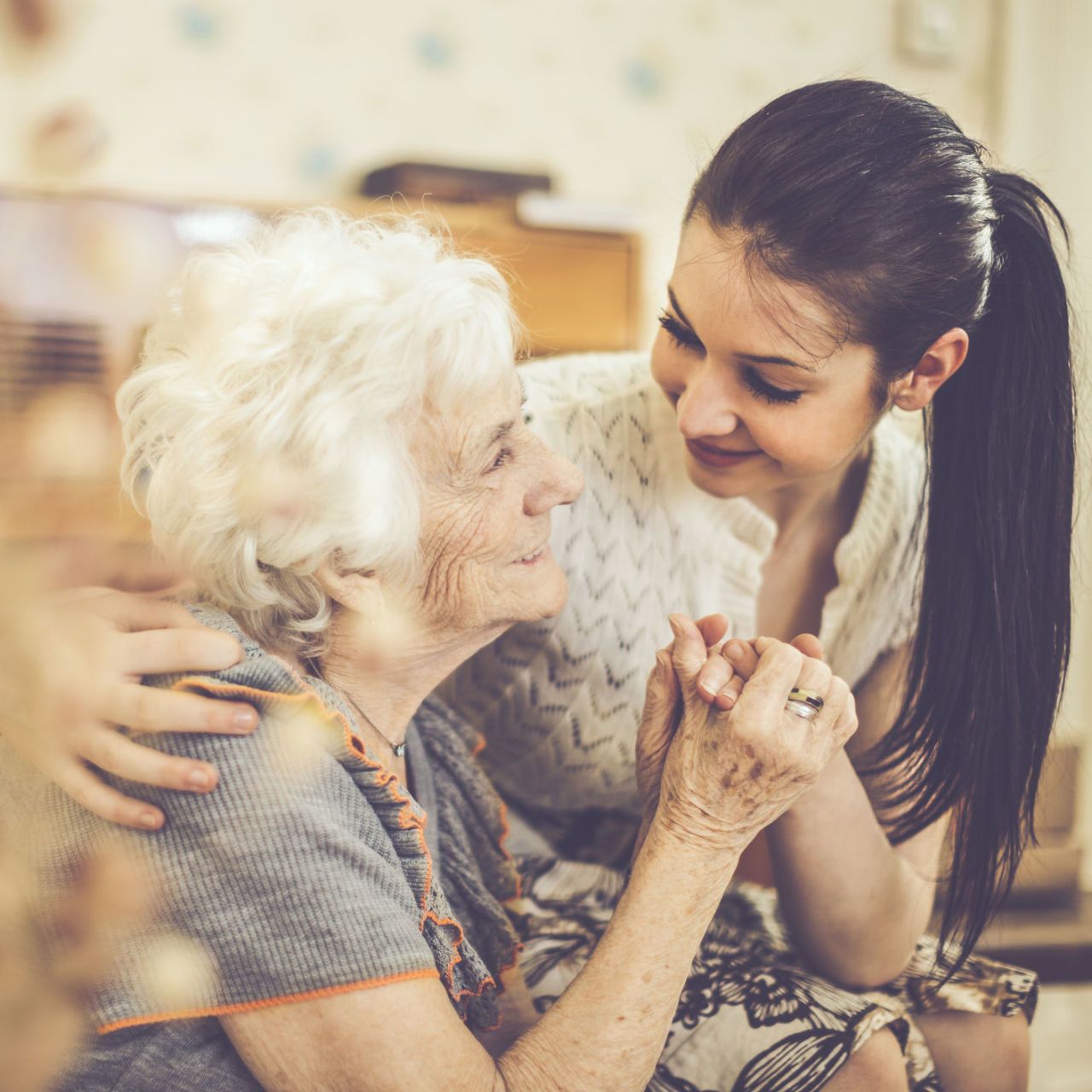 Perché la nonna è la migliore amica ideale per i millennials