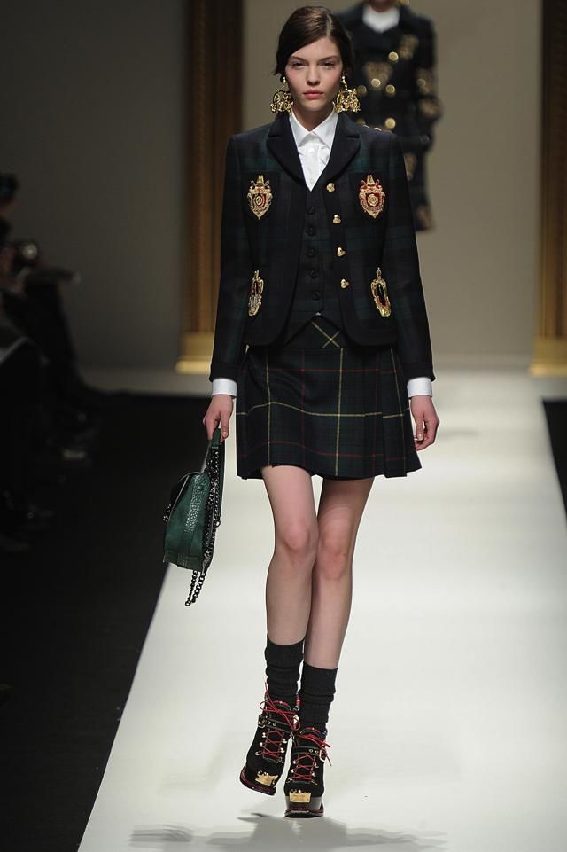 Fashion model, Fashion show, Fashion, Runway, Clothing, Footwear, Fashion design, Outerwear, Tartan, Design, 