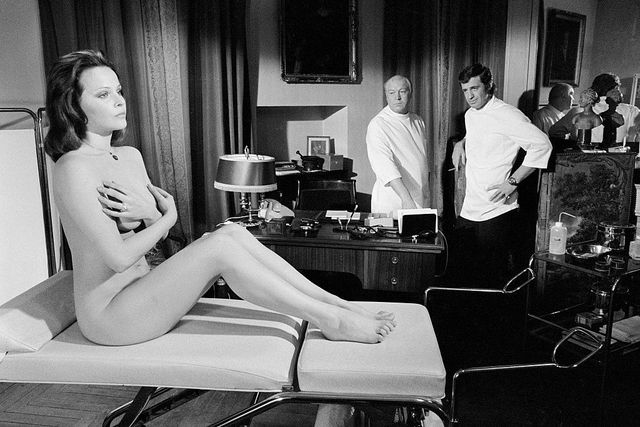 Laura Antonelli sul set di Docteur Popaul, 1972
