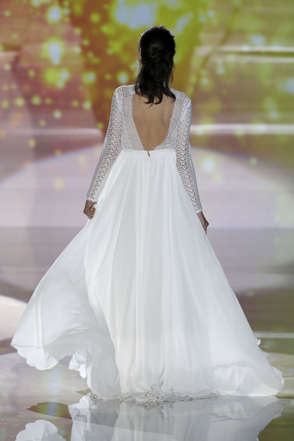 Gown, Wedding dress, Dress, Clothing, White, Bridal clothing, Shoulder, Bride, Fashion model, Fashion, 