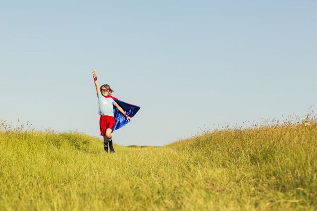 People in nature, Grassland, Natural environment, Grass, Field, Prairie, Meadow, Sky, Grass family, Plain, 