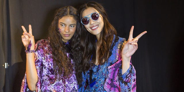 Eyewear, Purple, Finger, Gesture, Fun, Hand, Photography, Event, Long hair, Sunglasses, 