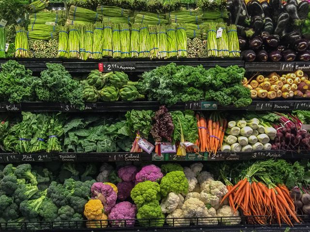 Natural foods, Whole food, Local food, Vegetable, Leaf vegetable, Grocery store, Greengrocer, Plant, Supermarket, Cruciferous vegetables, 