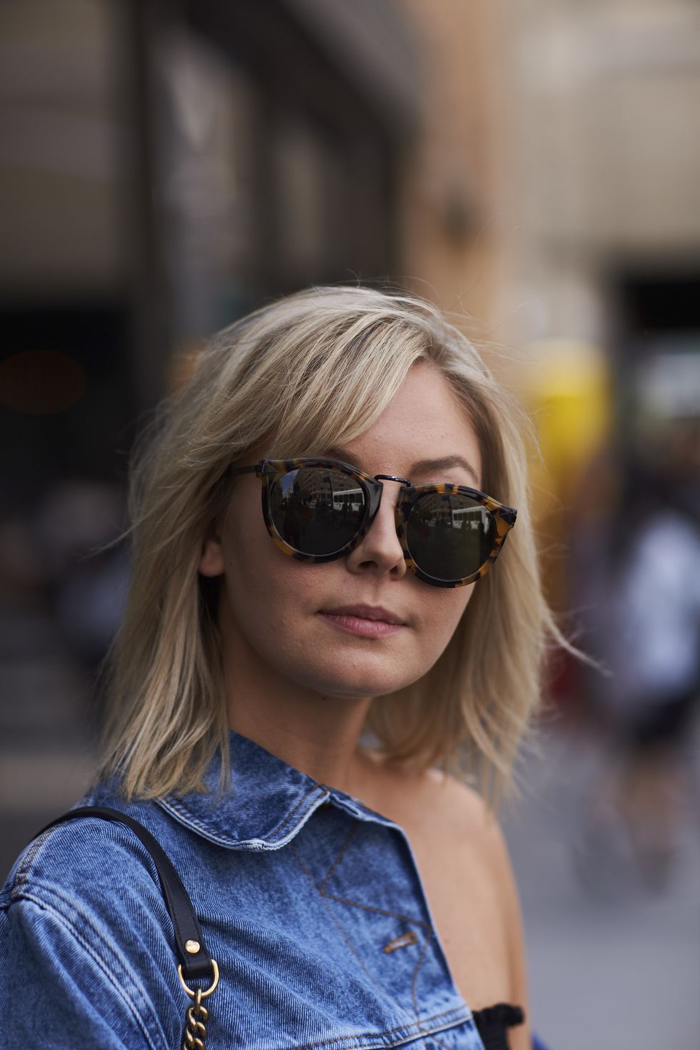 Eyewear, Hair, Sunglasses, Face, Street fashion, Cool, Glasses, Blond, Hairstyle, Beauty, 