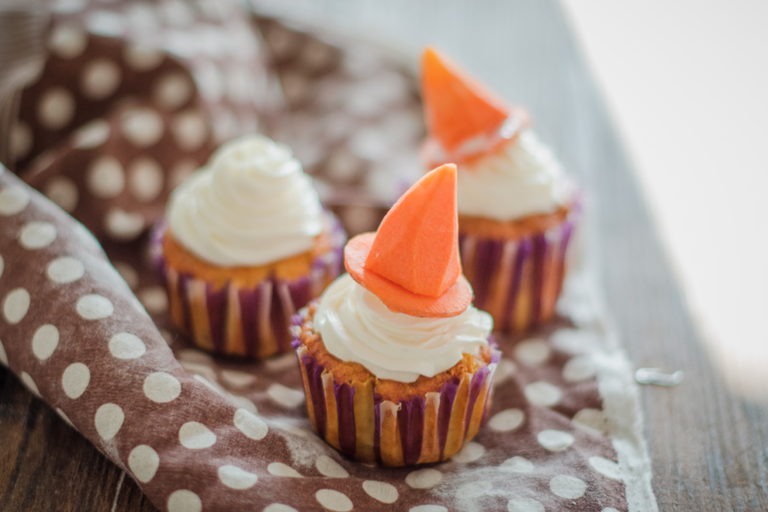 I cupcake salati alla zucca e salsiccia sono la ricetta perfetta di ottobre per Halloween e non solo