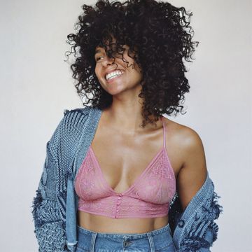 Hair, Clothing, Hairstyle, Shoulder, Black hair, Beauty, Pink, Lip, Afro, Jheri curl, 