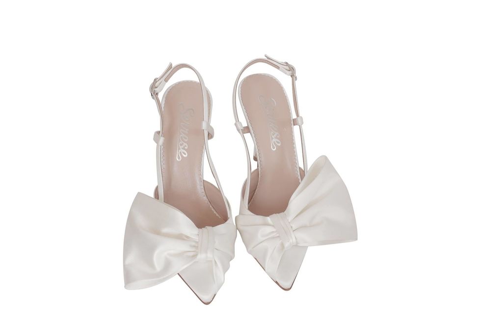 Footwear, White, Shoe, Slingback, Beige, Bridal shoe, Court shoe, Sandal, Bridal accessory, Ballet shoe, 