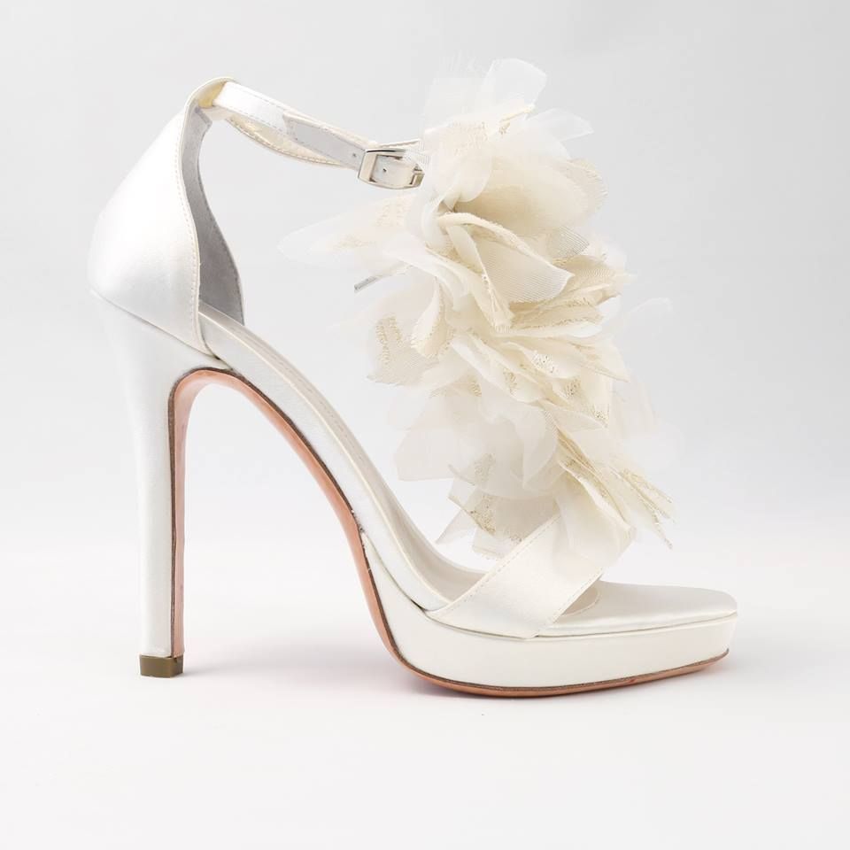 Footwear, High heels, White, Shoe, Bridal shoe, Sandal, Beige, Basic pump, Court shoe, 