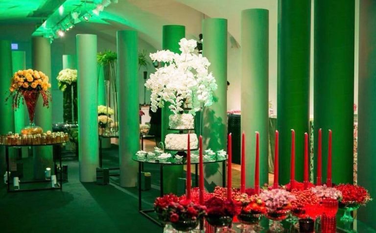 Floristry, Green, Flower Arranging, Floral design, Flower, Decoration, Plant, Building, Interior design, Table, 