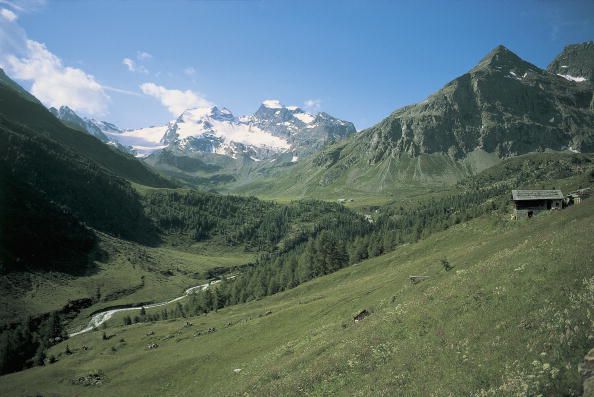 Mountainous landforms, Mountain, Highland, Mountain range, Valley, Alps, Hill station, Mountain pass, Natural landscape, Wilderness, 