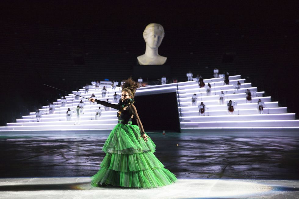 Green, Performance art, Fashion, Dress, Stage, Performance, hoopskirt, Costume design, Gown, 