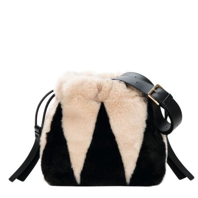 Bag, Handbag, Fur, Beige, Fashion accessory, Messenger bag, Shoulder bag, Satchel, Leather, Fawn, 