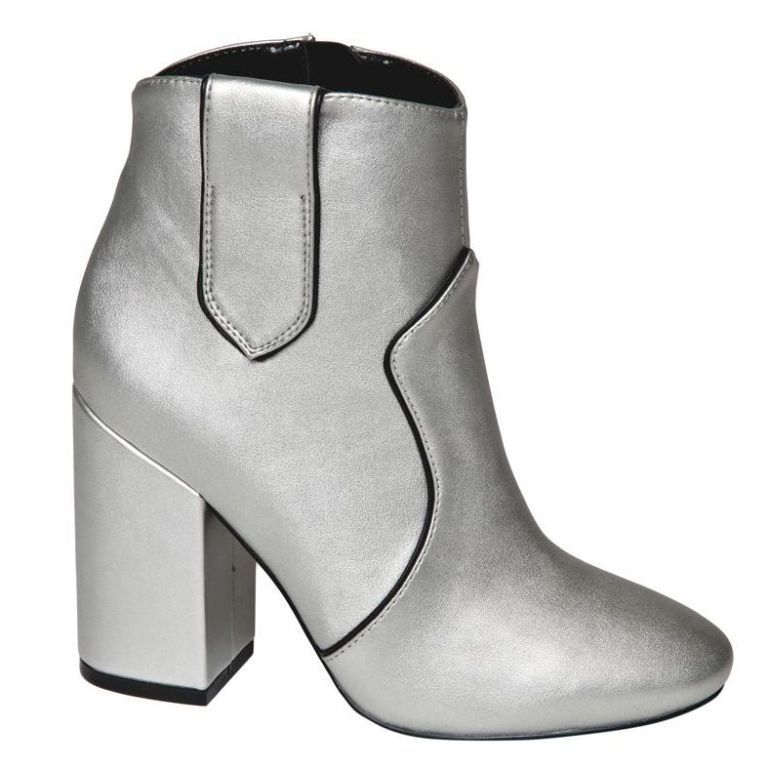 <p>Tronchetto, Gaudì Shoes&amp;Accessories (99,90 euro).&nbsp;<span class="redactor-invisible-space" data-verified="redactor" data-redactor-tag="span" data-redactor-class="redactor-invisible-space"></span></p>