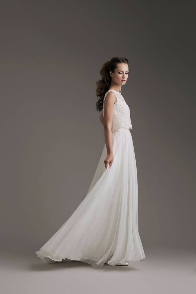 Gown, Clothing, Fashion model, Dress, Wedding dress, Shoulder, Bridal party dress, White, Photograph, Bridal clothing, 
