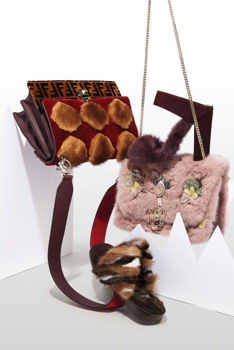 Bag, Handbag, Product, Fashion accessory, Present, Fur, Fawn, Tote bag, 