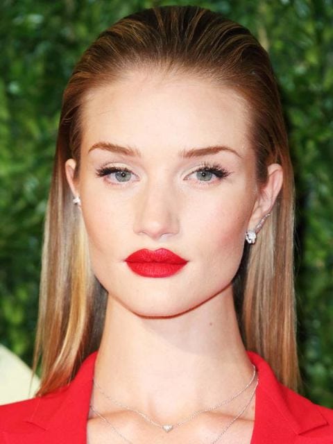 Capelli inverno 2018: di tendenza sono le acconciature effetto bagnato Capelli inverno 2018: di tendenza sono le acconciature effetto bagnato