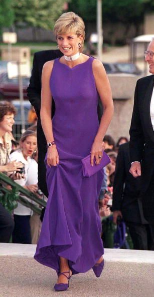 Fashion model, Dress, Clothing, Fashion, Purple, Gown, Formal wear, Haute couture, Neck, Electric blue, 
