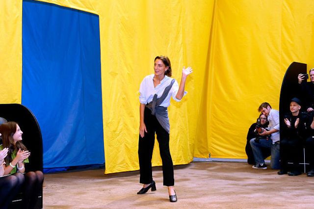 Yellow, Event, Performance, Choreography, Talent show, Performance art, Performing arts, Dance, Stage, Dancer, 