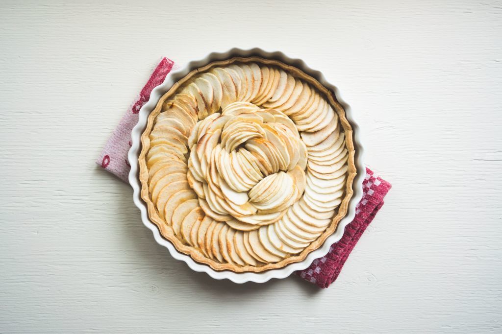 Ecco la ricetta classica della torta di mele della nonna: un dolce facile e veloce