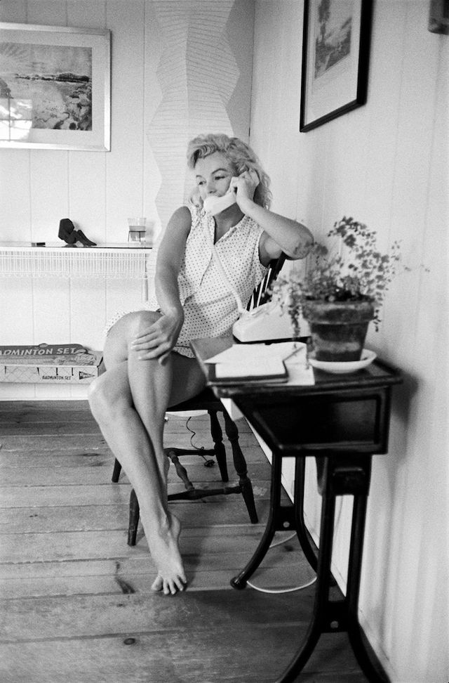 Marilyn Monroe fotografata da Sam Shaw durante il primo anno del suo matrimonio con Arthur Miller, in mostra alla Galerie de l'Instant di Parigi