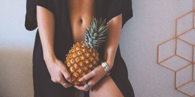 Pineapple, Ananas, Fruit, Plant, Food, Hand, Bromeliaceae, Conifer cone, Poales, Produce, 