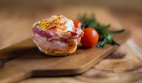 I muffin salati sono lo stuzzichino goloso e veloce che darà una svolta alla vostra pausa pranzo (ma anche agli aperitivi e alle cene)