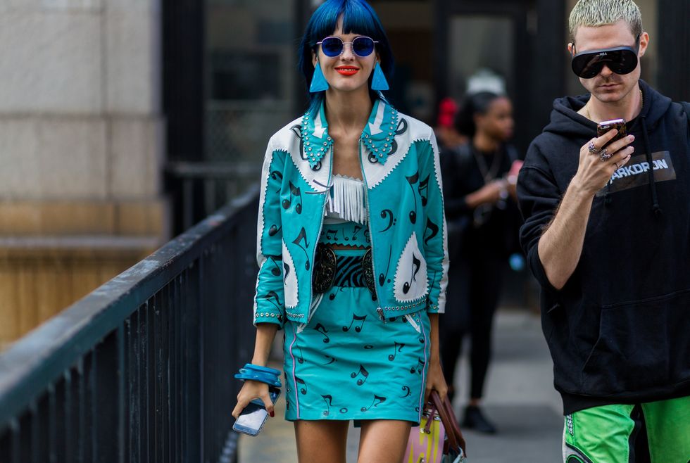 Street fashion, Fashion, Eyewear, Sunglasses, Clothing, Green, Blue, Turquoise, Snapshot, Street, 
