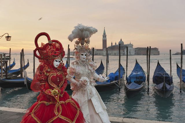 Gondola, Carnival, Boat, Water, Festival, Waterway, Costume, Vehicle, Tourism, Mask, 