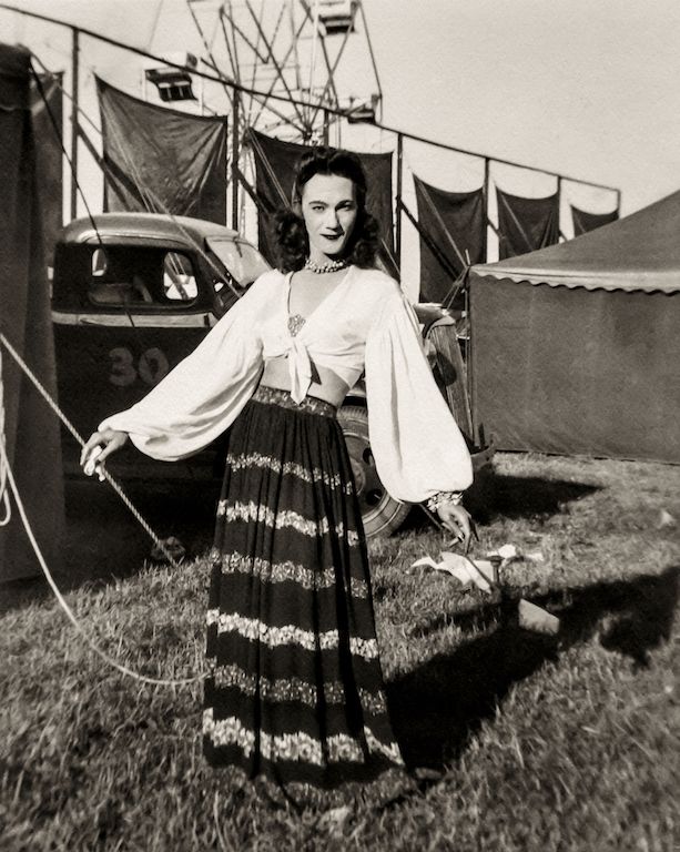 Fairground performer, region of Washington, United States, circa 1940 © Sebastian Lifshitz Collection, Courtesy of Sebastian Lifshitz and The Photographers' Gallery