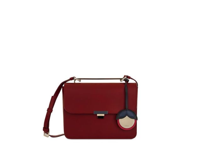 Bag, Handbag, Red, Maroon, Product, Messenger bag, Brown, Leather, Fashion accessory, Satchel, 