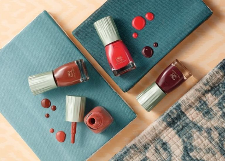 Red, Turquoise, Textile, Design, Leather, Room, Furniture, Pattern, Linens, Wood stain, 