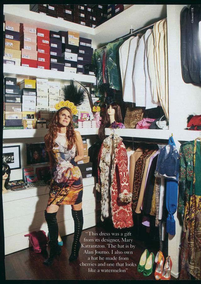 Anna Dello Russo nella sua cabina armadio, foto tratta dal libro AdR Book, Beyond Fashion (Phaidon).