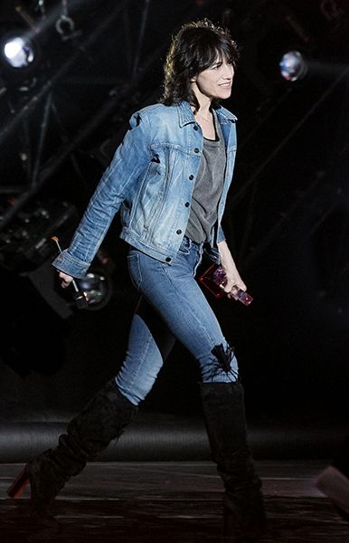 charlotte-gainsbourg-jeans-moda-2018