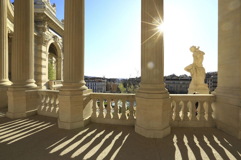 Column, Light, Architecture, Property, Building, Sunlight, Baluster, Shadow, Room, Photography, 