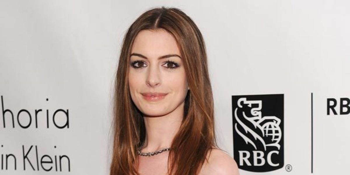 Anne Hathaway to host the Oscars