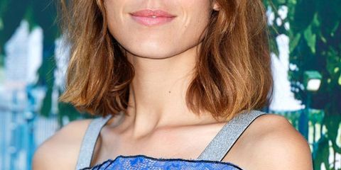 alexa_chung_celebrities_beauty_packing_july_2015_getty_gallery_09-2
