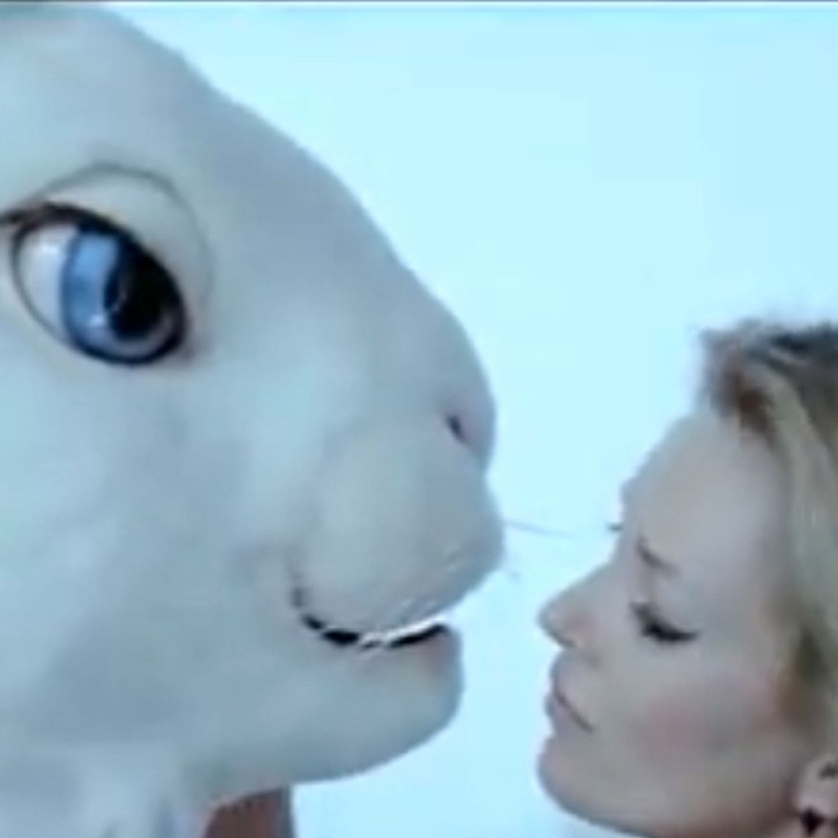 Kate Moss seduces a rabbit...