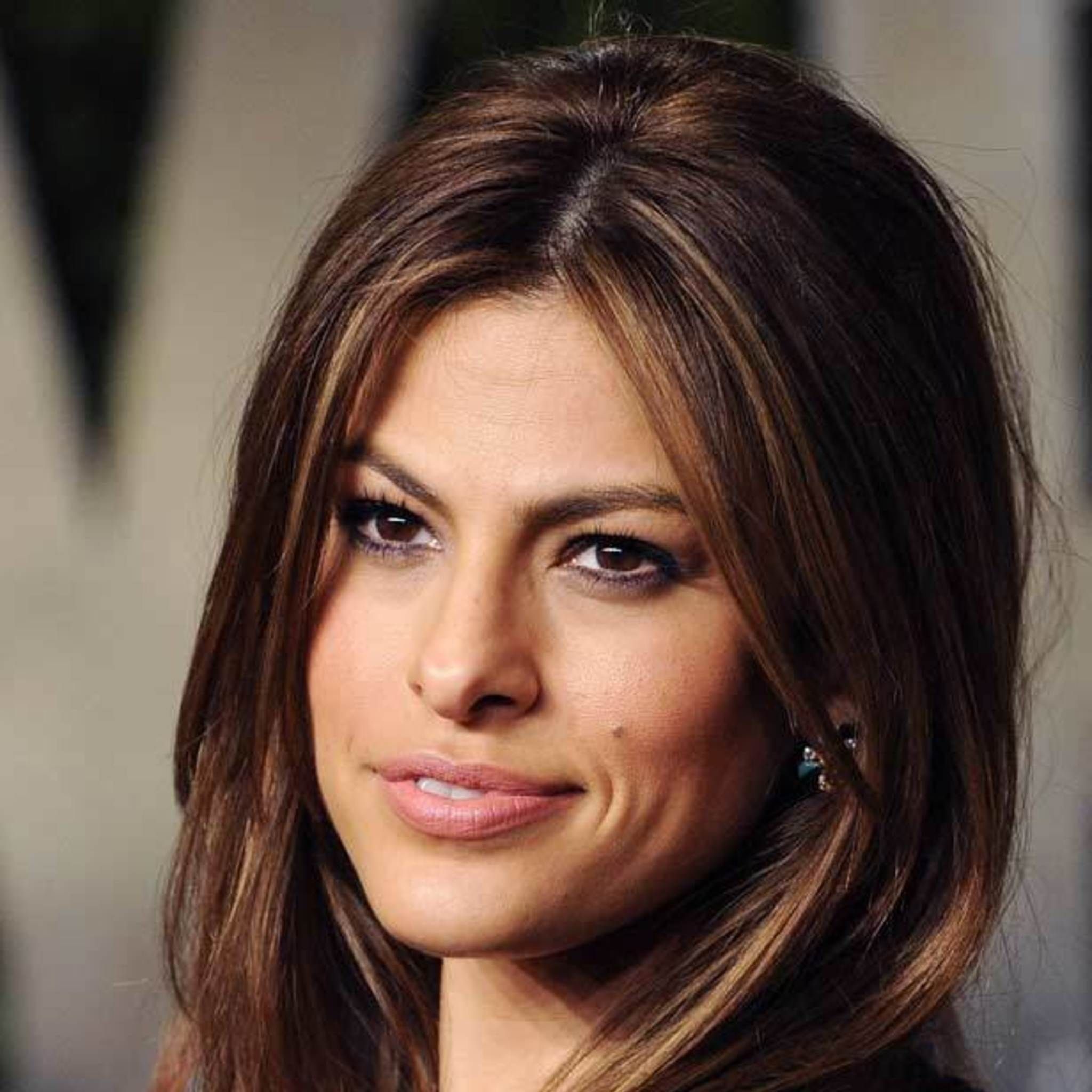 Eva Mendes debuts new blonde hair colour in yellow swimsuit