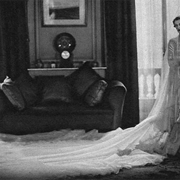 va-embroidered_silk_satin_wedding_dress_designed_by_norman_hartnell_1933_given_and_worn_by_margaret_duchess_of_argyll_cillustrated_london_news_ltd-mary_evans