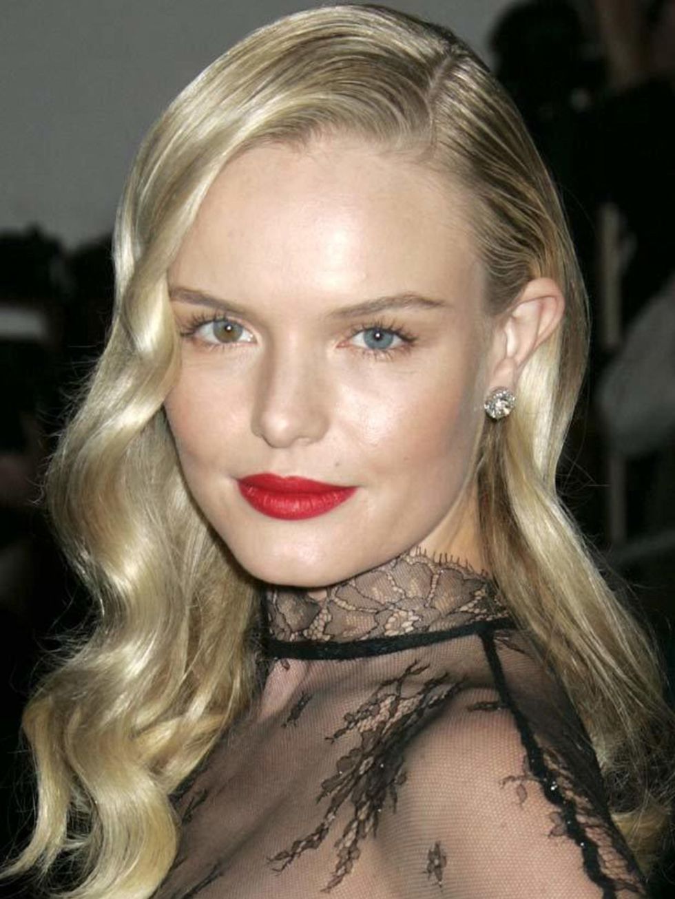 <p><a href="http://www.elleuk.com/beauty/celeb-beauty/celeb-hair/%28section%29/celeb-watch-new-wave/%28offset%29/0/%28img%29/338933">Kate Bosworth</a> always looks polished and chic and we loved her take on the one-sided big barrel curls seen at Alessandr